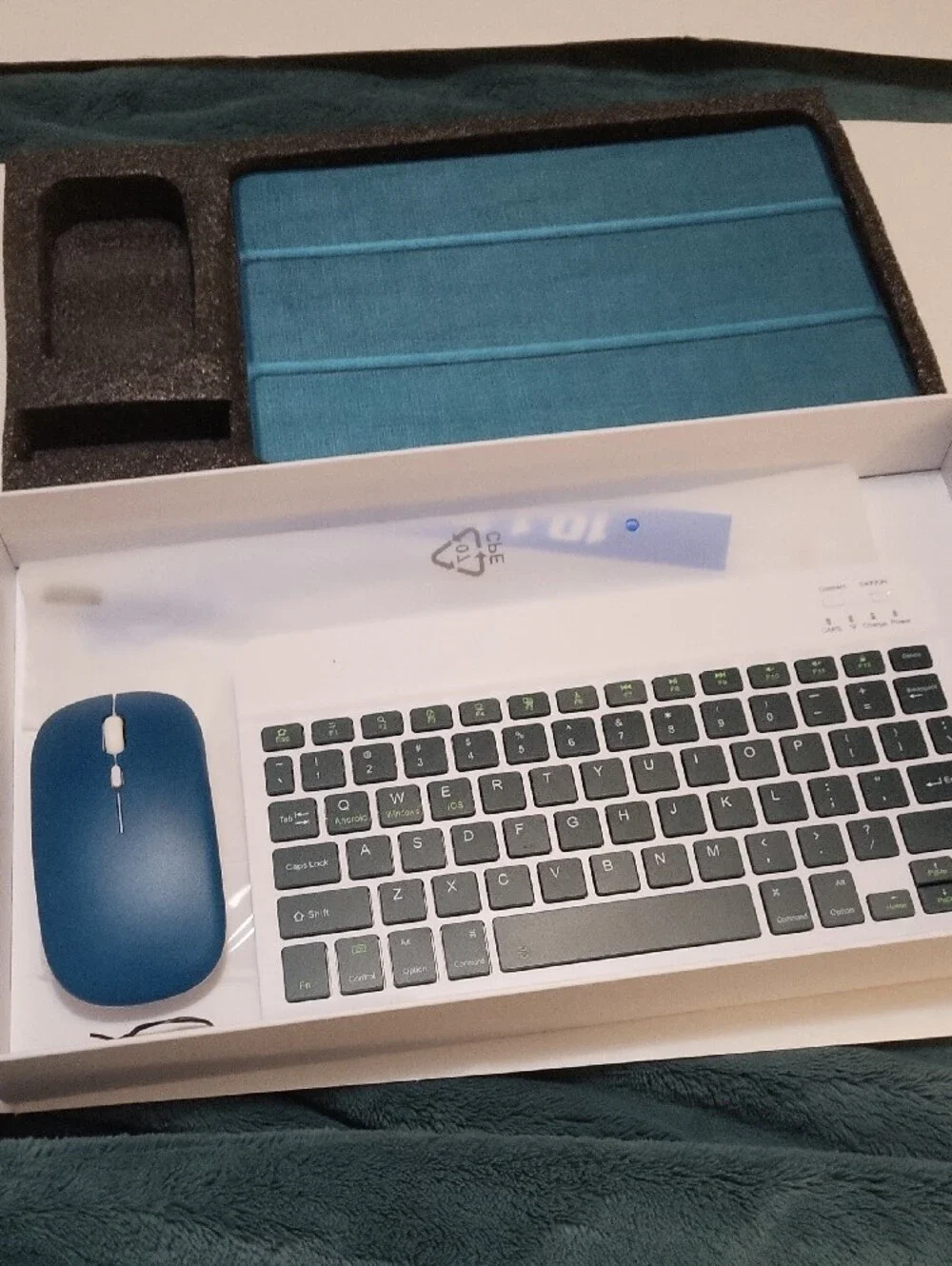 Android 10.1-inch Tablet in Teal with Keyboard & Mouse
